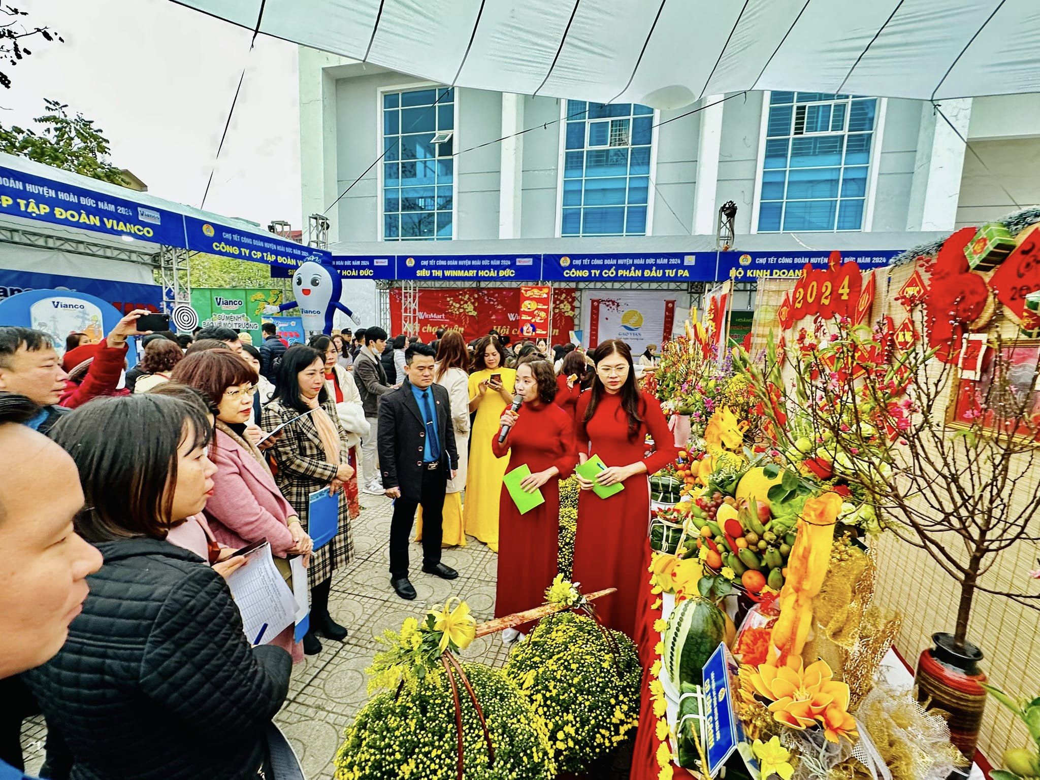  Công đoàn trường Tiểu học cùng Công đoàn xã Vân Canh tham dự chương trình Tết Sum vầy - Xuân sẻ chia 2024