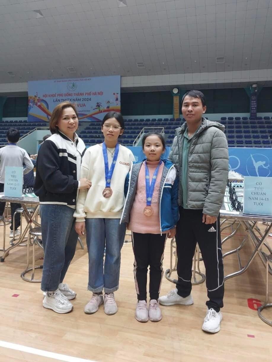 Nguyễn Thị Kim Ngân - học sinh lớp 4A2 trường TH Vân Canh đã đạt giải Ba môn Cờ vua tại Hội khỏe Phù Đổng TP Hà Nội