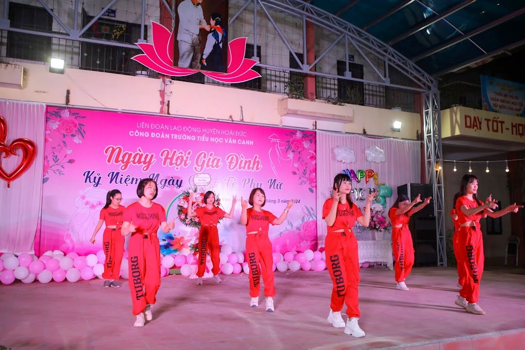 Chào mừng Ngày Quốc tế Phụ nữ 8/3 - Ngày hội gia đình trường Tiểu học Vân Canh lần thứ ba năm 2024